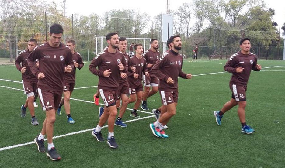 Fernando Ruiz trabajoacute con el plantel completo de cara al choque del domingo