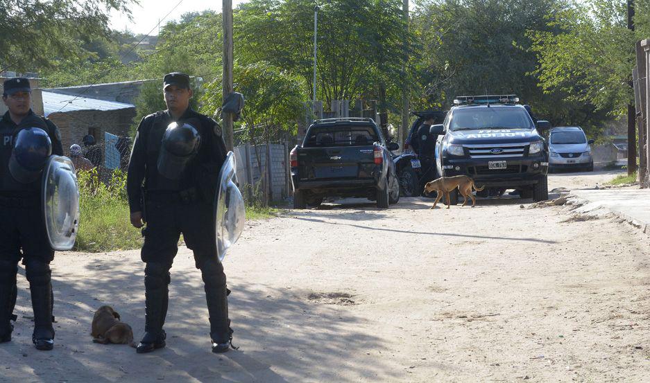 Delincuentes rompen una puerta y luego desvalijan la vivienda