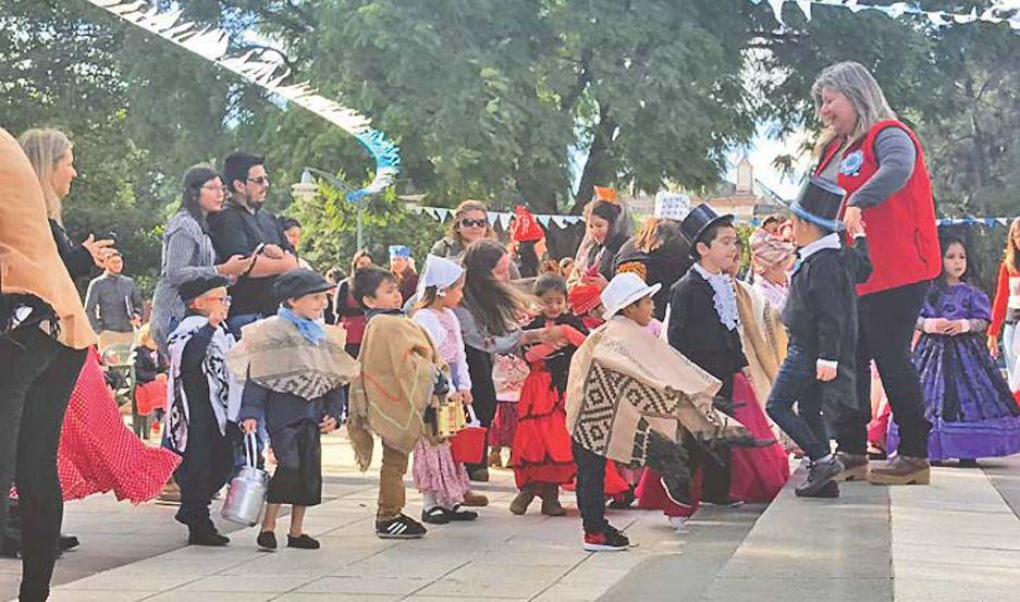 Una escuela friense con todos sus niveles celebra la Revolucioacuten de Mayo