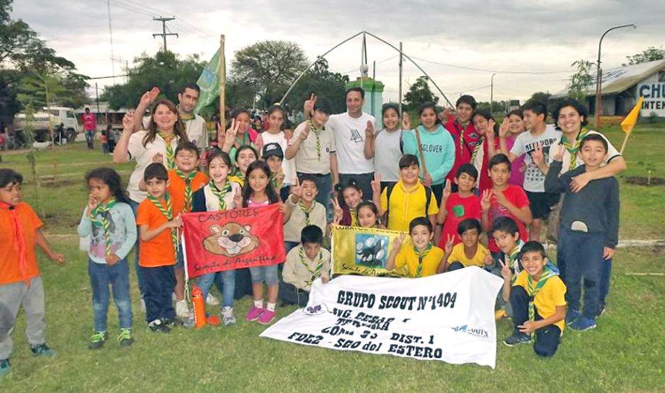 Grupo de nintildeos scouts participoacute de la forestacioacuten del predio del ferrocarril