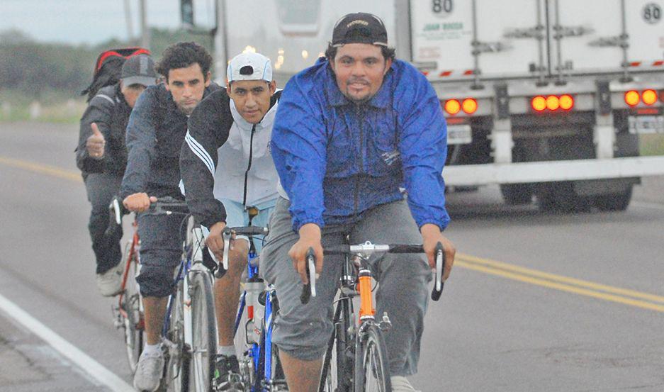 Piden prudencia a conductores por peregrinos en las rutas hacia Mailiacuten