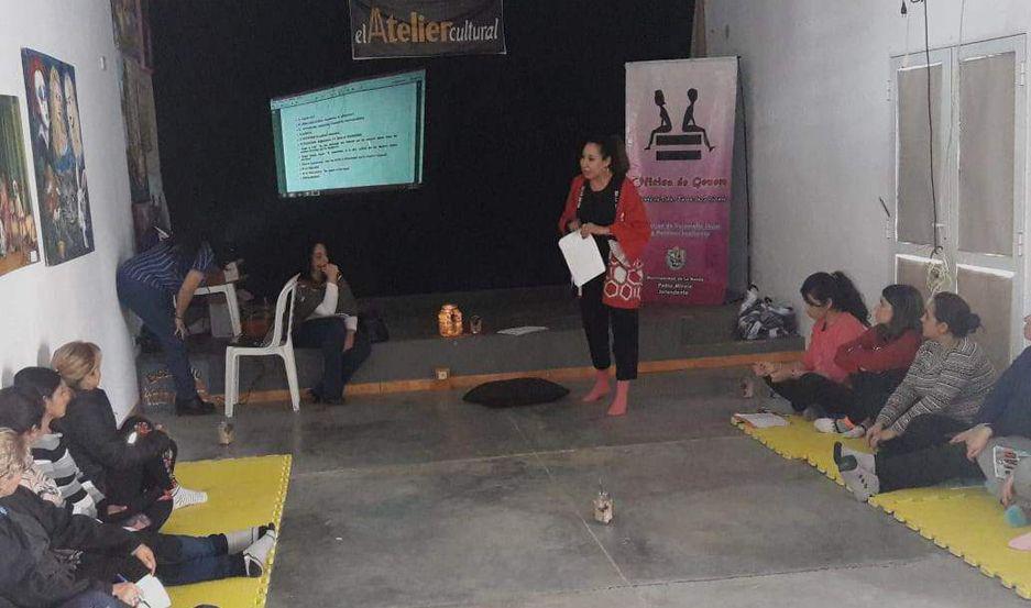 Mujeres municipales participaron en un taller de empoderamiento de 2 meses