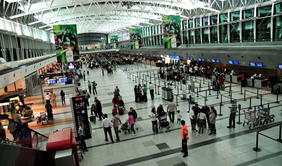 Por el paro de controladores el vuelo de Ezeiza a Santiago estaraacute demorado