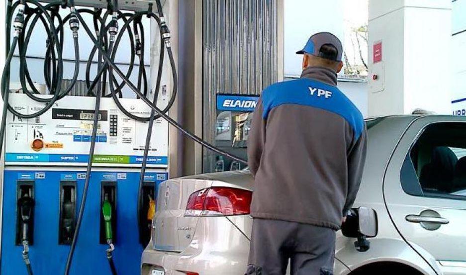 A partir de hoy YPF aumenta la nafta 25-en-porciento- y 175-en-porciento- el gasoil