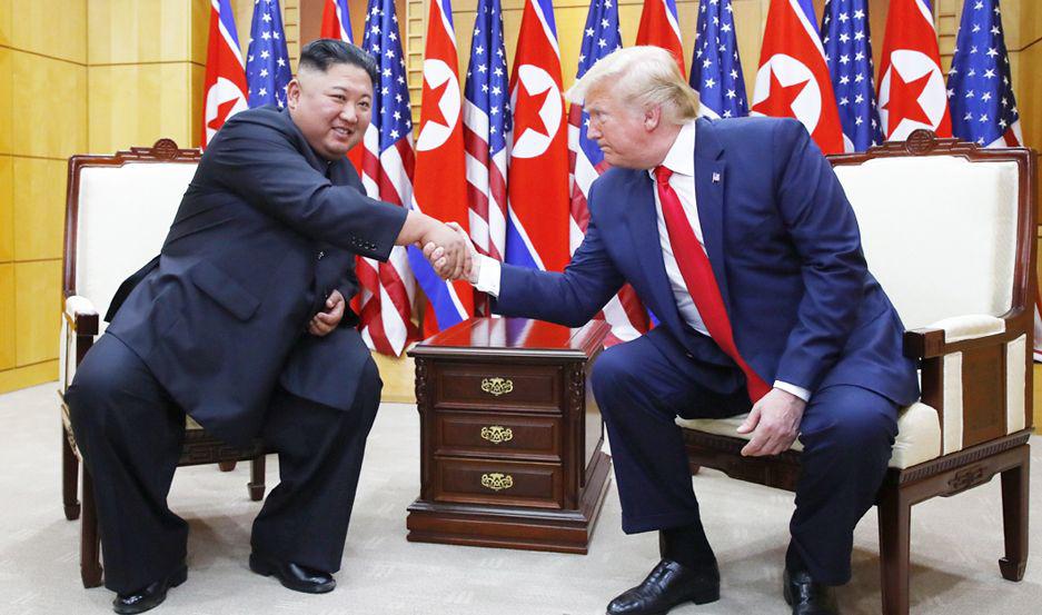 Trump y Kim sorprenden con cumbre sorpresa en la frontera de las Corea