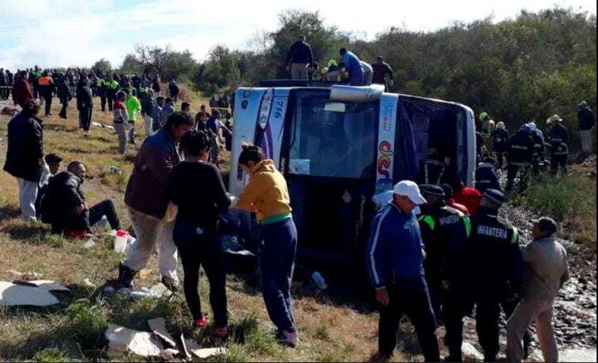 Vecinos ayudaron con palas durante la tragedia en La Madrid