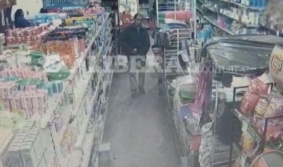 VIDEO  Filman in fraganti a un hombre robando en un supermercado