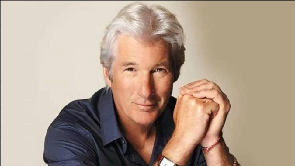 Furor en Twitter por un perro parecido al actor Richard Gere