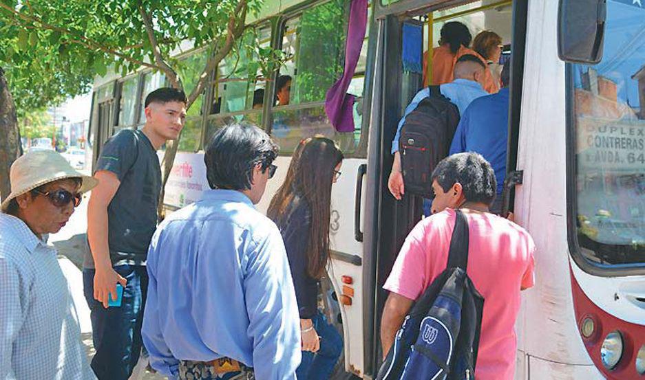 Miles de santiaguentildeos se preocupan a diario por saber si van o no a circular los colectivos