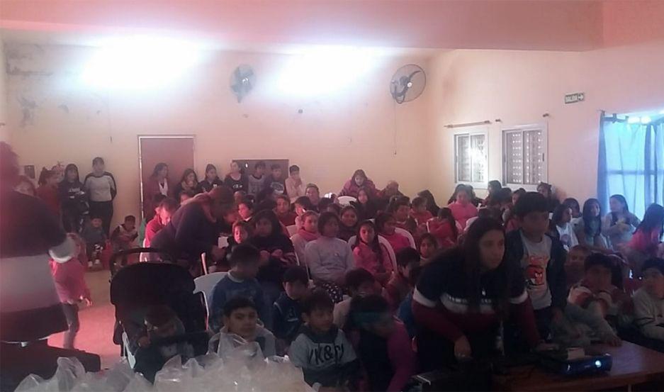 Nintildeos de los barrios de Sumampa disfrutaron una doble jornada de cine