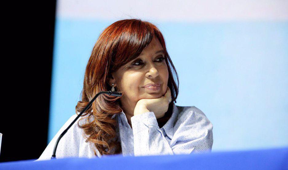 Tras las PASO Cristina Kirchner viajariacutea a Cuba a ver a su hija