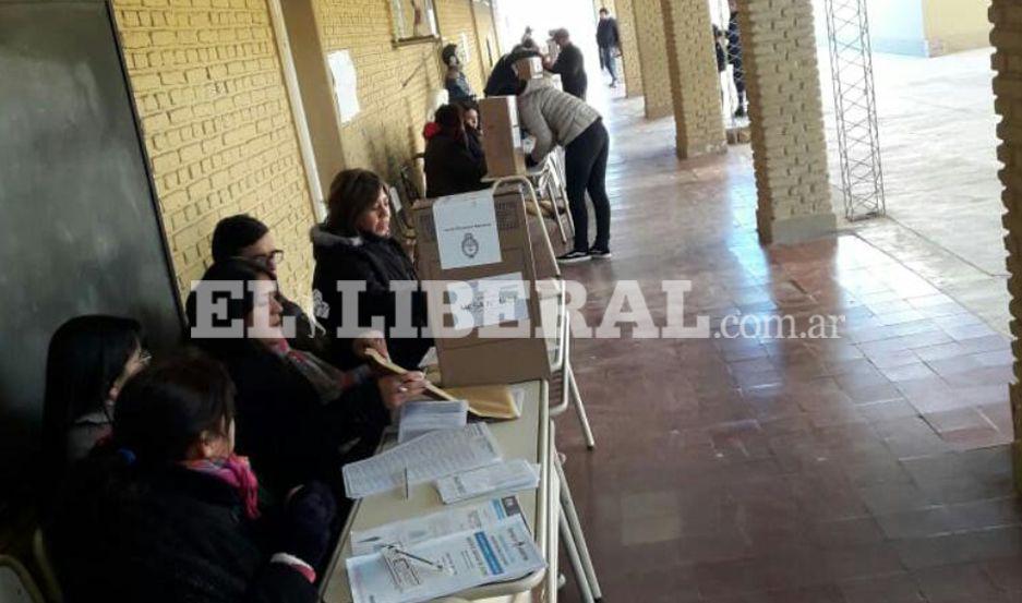 El acto eleccionario en Laprida y Villa La Punta se desarrollan con normalidad