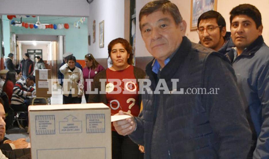 Luis Gonz�lez jefe de la comuna de Tintina al emitir su voto