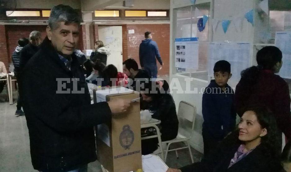 Edgardo Moreno precandidato a senador emitioacute su voto