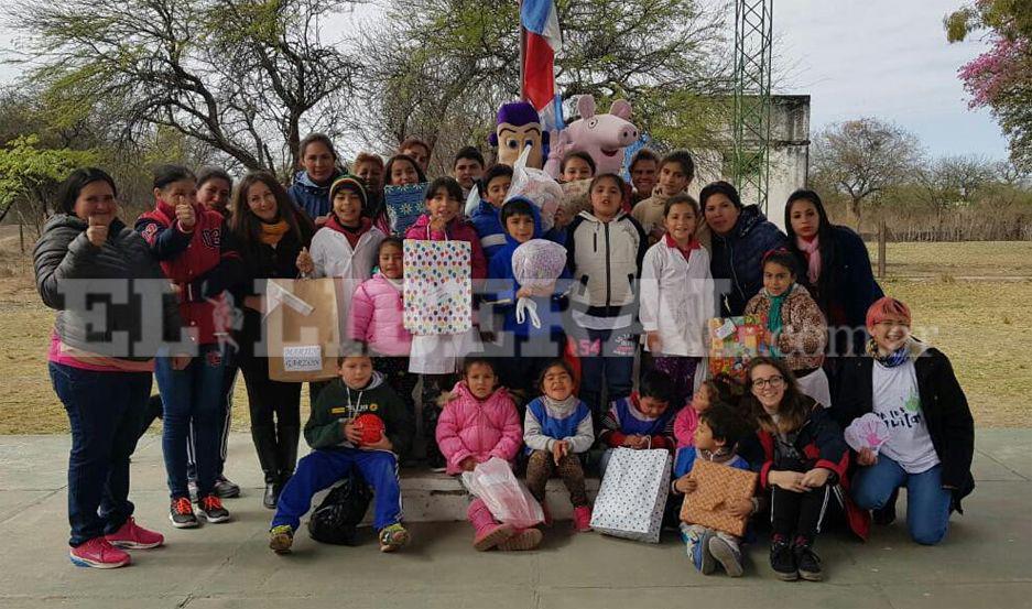 El grupo Wawitas trajo alegría a los niños de El Tasial