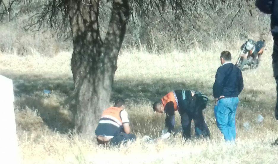 Muere un motociclista al estrellarse contra una alcantarilla en la ruta 9