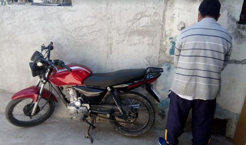 Detienen a un peligroso arrebatador  y secuestran la moto que utilizaba para robar