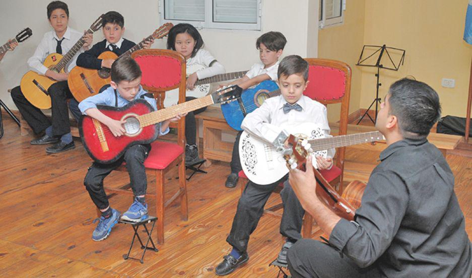 Hubo audicioacuten de violiacuten y guitarra por los 42 antildeos del Instituto Privado de Arte