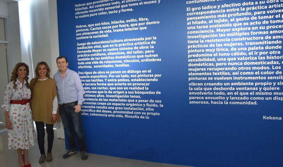 El gobernador y la Dra Claudia de Zamora visitaron una muestra de artistas plaacutesticos y fotografiacuteas