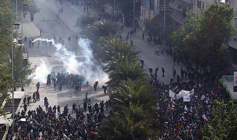 Incidentes en Santiago de Chile en marcha ante Casa de Gobierno