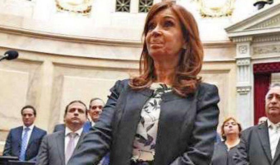 Cristina Kirchner vicepresidenta electa ser reemplazada en su banca por el ex canciller Jorge Taiana