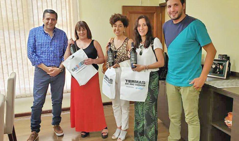 Diagraman la campantildea de promocioacuten con el subsecretario de Turismo