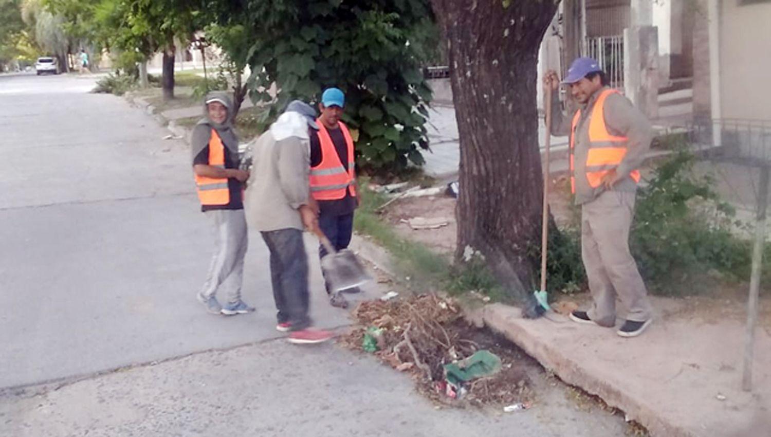 Trabajan obreros municipales termenses