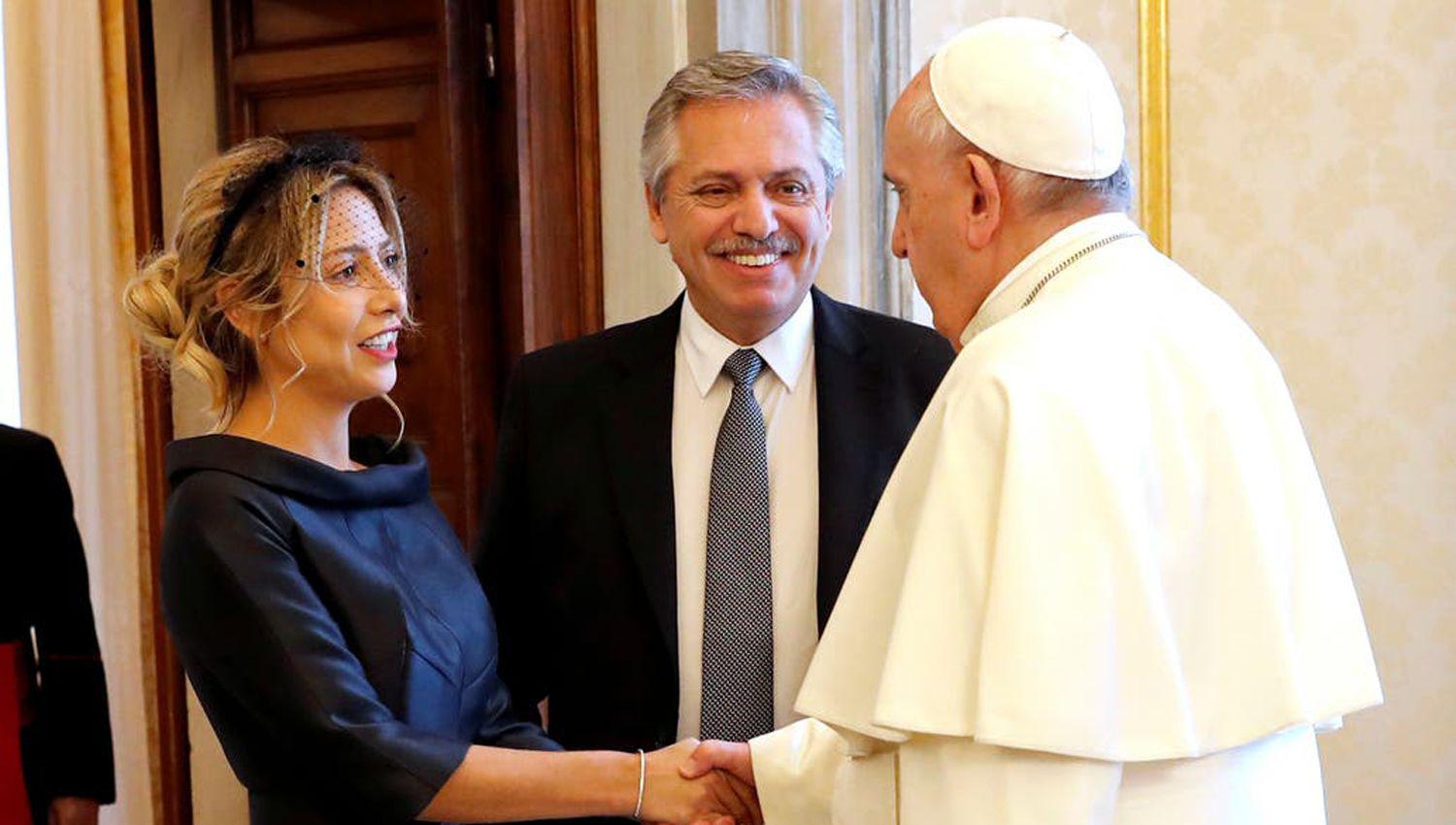 El presidente de la Nación y su pareja fueron recibidos por el Papa Francisco