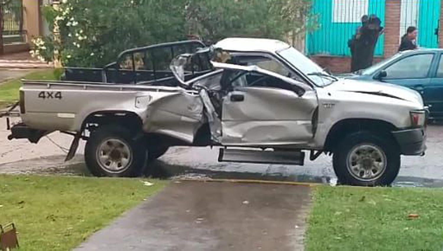 DESTROZOS La camioneta revela la dimensión del choque Hay un herido grave (Vivas) en el Hospital de Selva 