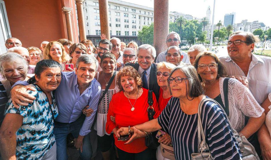 Subiriacutean a jubilados un 12-en-porciento- para los  haberes maacutes bajos y 4-en-porciento- para los maacutes altos