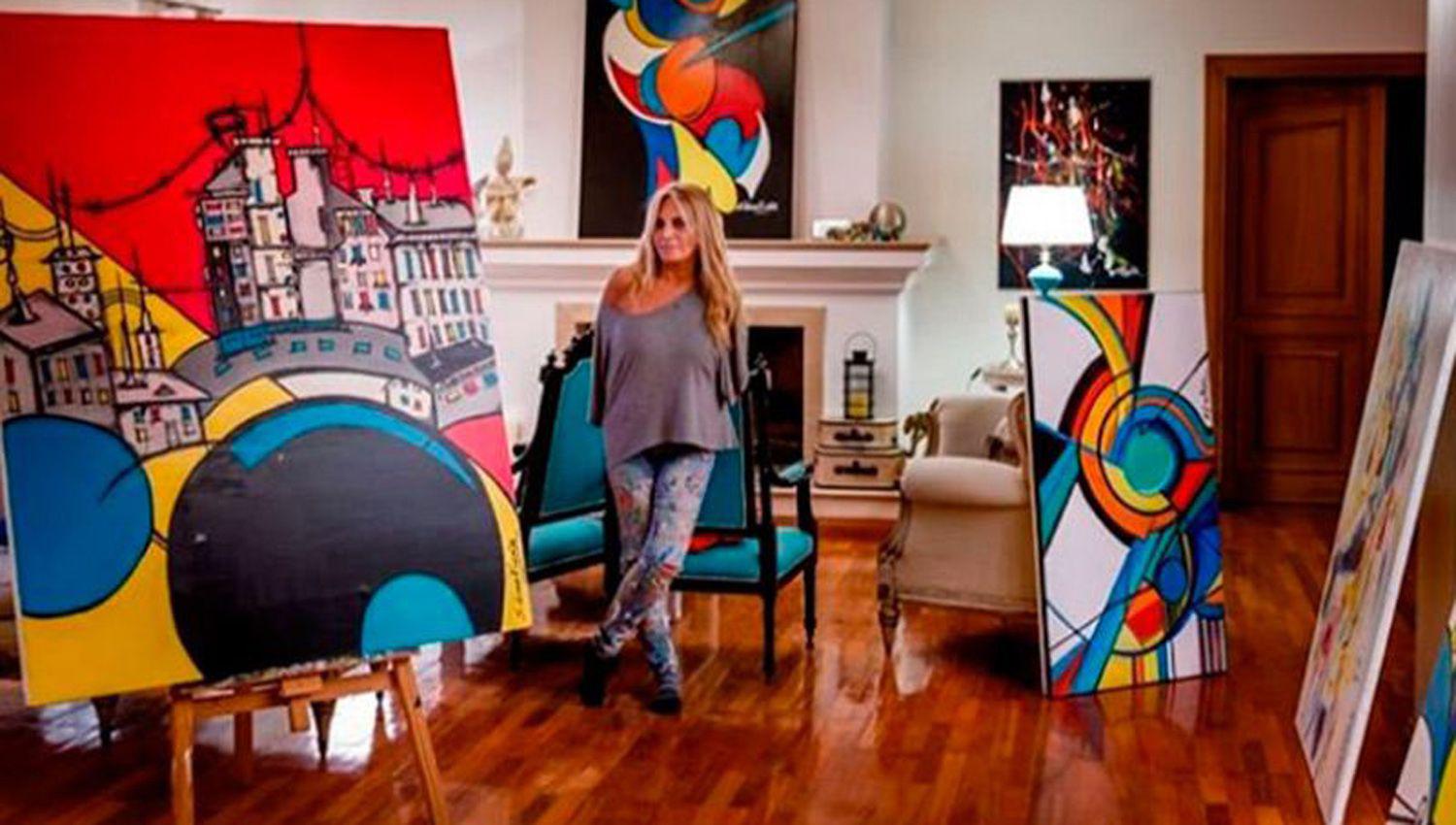 TRABAJO Silvina Viaña artista plstica santiagueña dir presente con su arte abstracto y urbano
