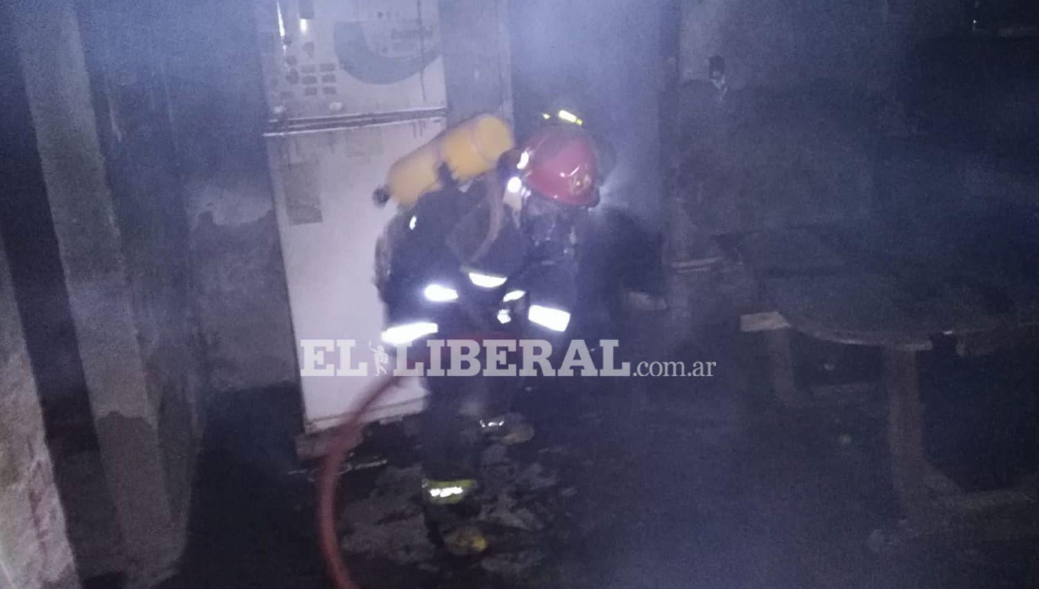 Los bomberos voluntarios controlaron las llamas en el domicilio de Loreto