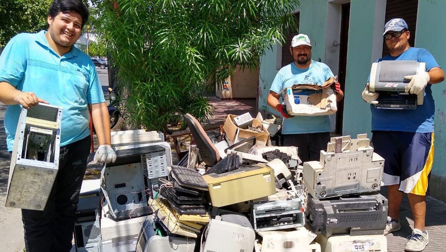 TRABAJOS Una vez reparados o reciclados son entregados a asociaciones