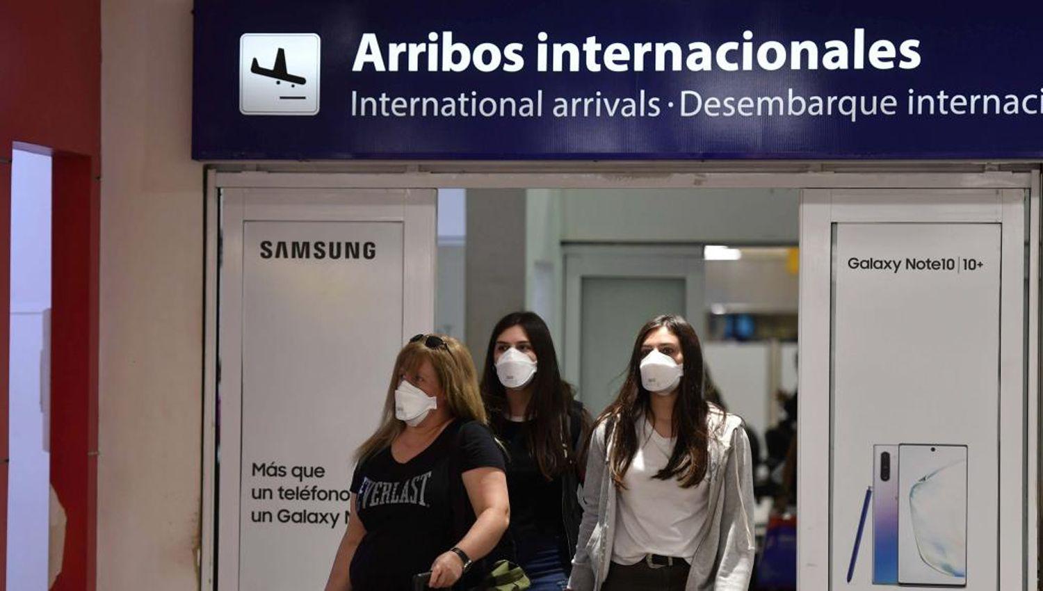 Suspenden el otorgamiento de visas a paiacuteses con circulacioacuten de coronavirus