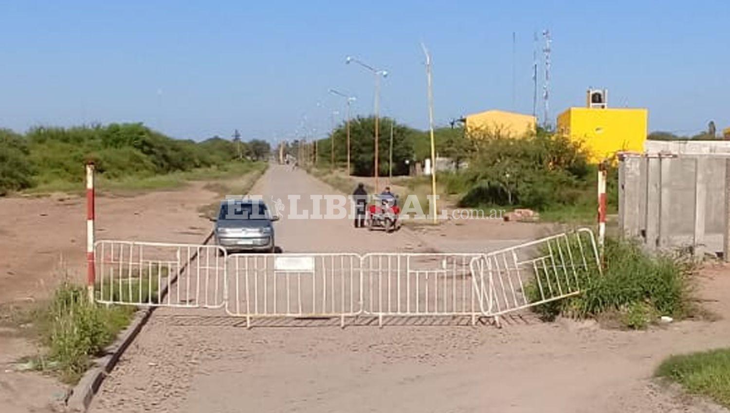 Antildeatuya- desaprensivos rompieron vallas que clausuran ingresos a la ciudad