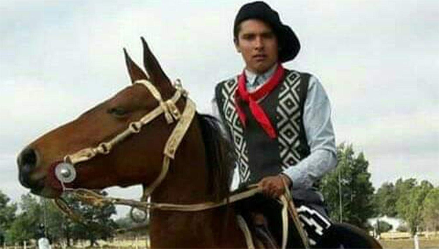 Consternacioacuten por la muerte de un joven cuando andaba a caballo