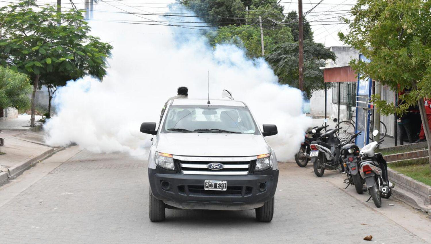 Intensifican la fumigacioacuten en el barrio Juan Felipe Ibarra