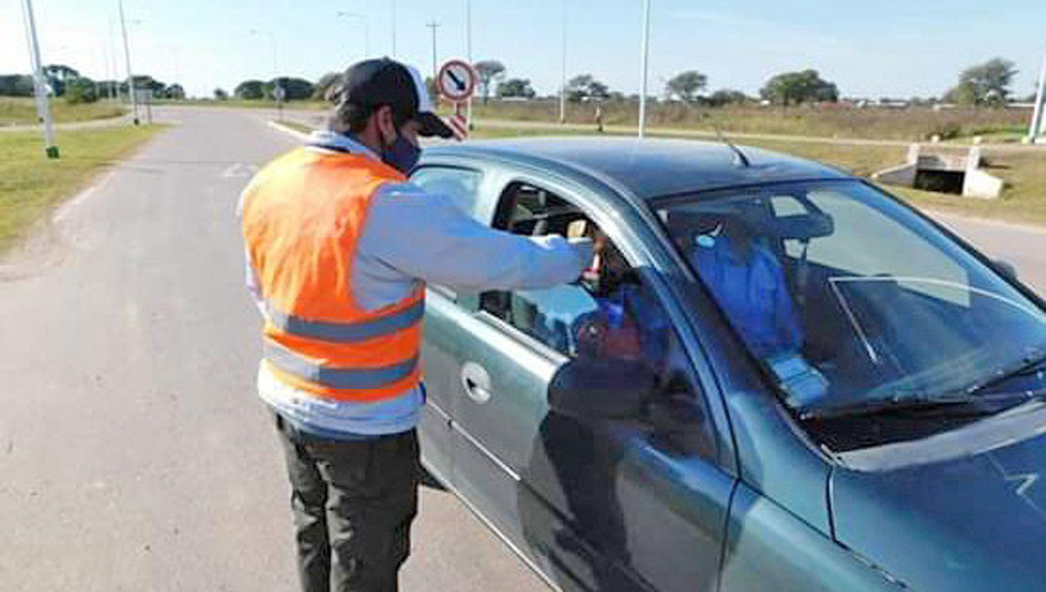 PREVENCIÓN En los ingresos de Los Juríes se toma la temperatura se solicita el permiso de circulación y las medidas de bioseguridad
