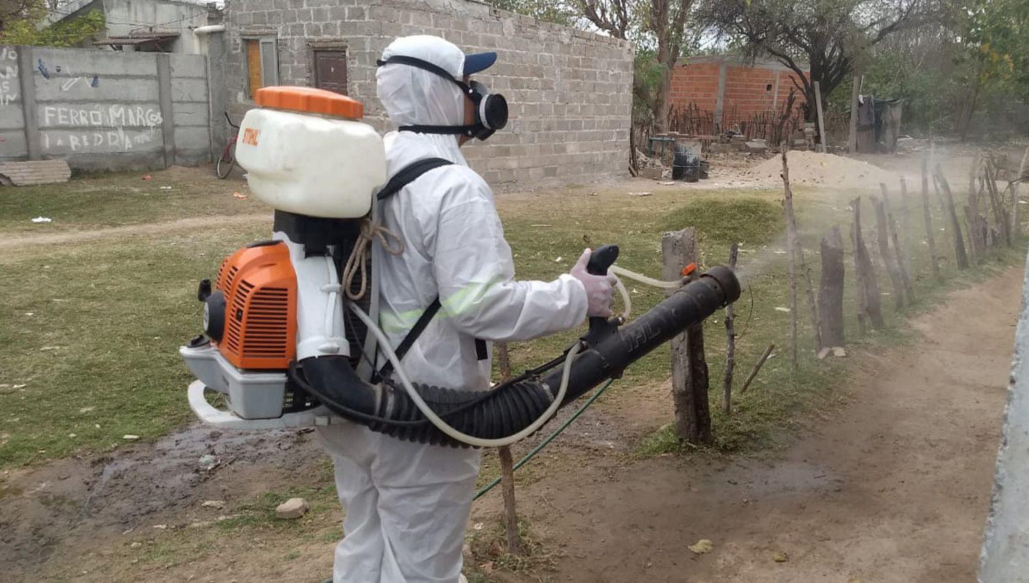 La comuna fumigoacute contra el dengue en el barrio Villa del Carmen