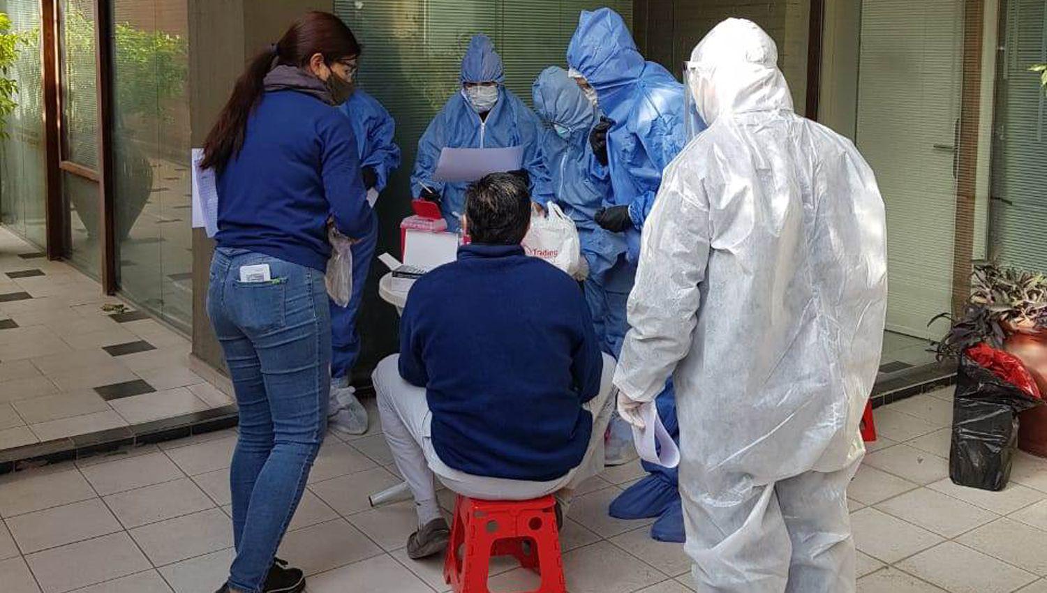 Coronavirus en Santiago- contactos estrechos de casos positivos