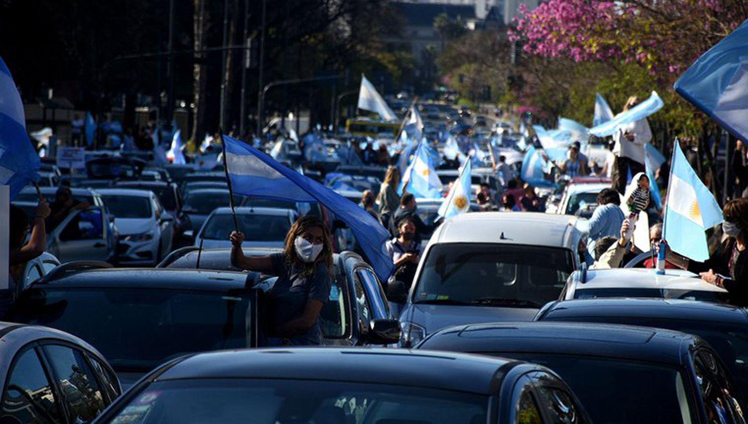 Multitudinario banderazo contra el Gobierno en distintos puntos del paiacutes