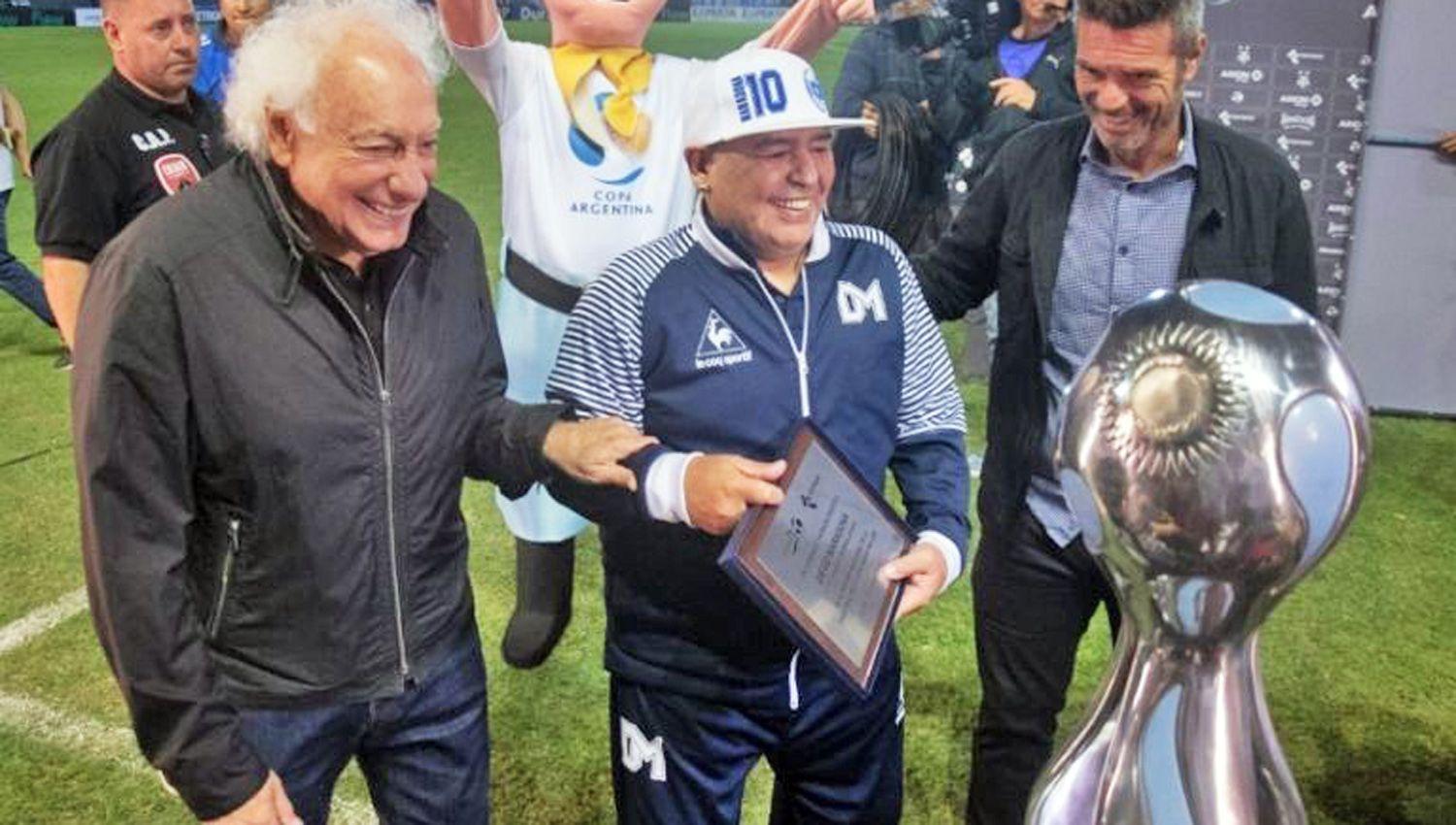 Diego Maradona y Guillermo Cóppola cosecharon una amistad que va m�s all� del f�tbol