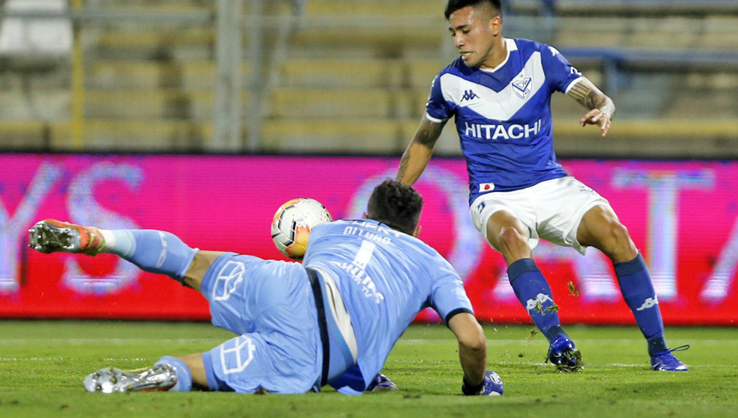 Con un alto nivel Veacutelez remontoacute la serie ante Universidad Catoacutelica y estaacute en las semis