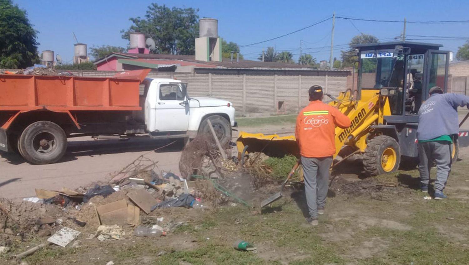 Personal municipal realizoacute operativos de erradicacioacuten de basurales en diferentes puntos de la ciudad