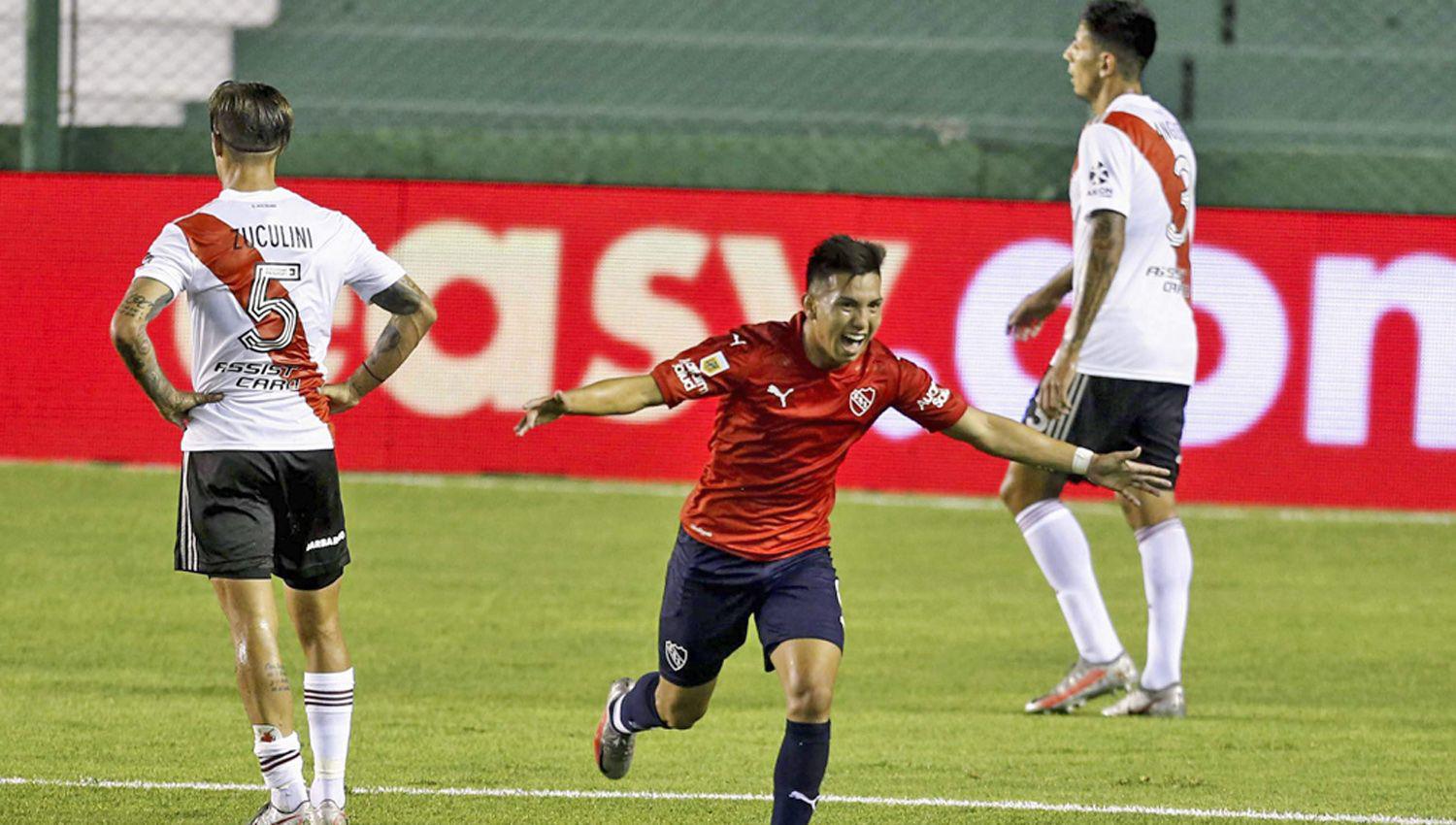 Independiente hizo la diferencia en el primer tiempo y dejoacute a River sin chance