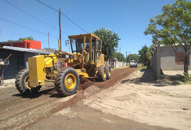 Personal de Obras Puacuteblicas trabaja en perfilado de calles