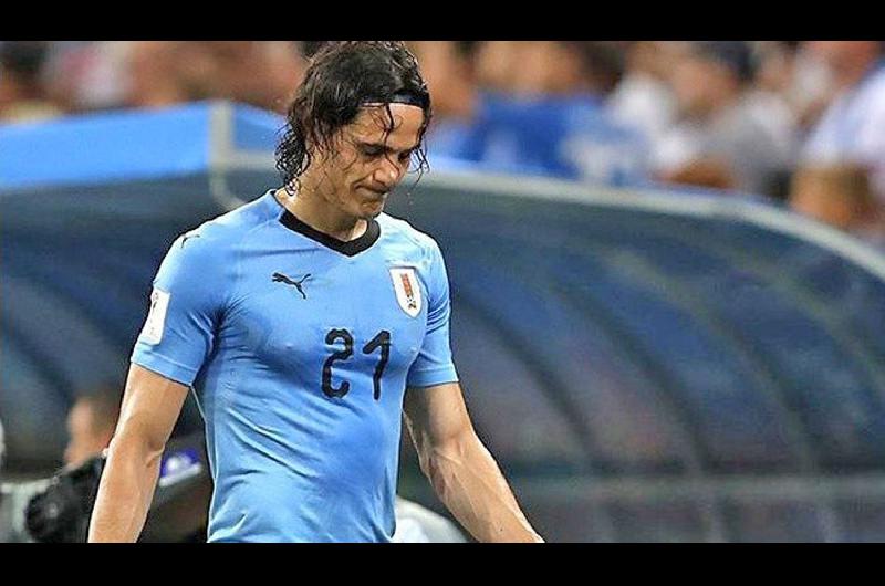 Cavani no jugaraacute en Santiago ante la Argentina