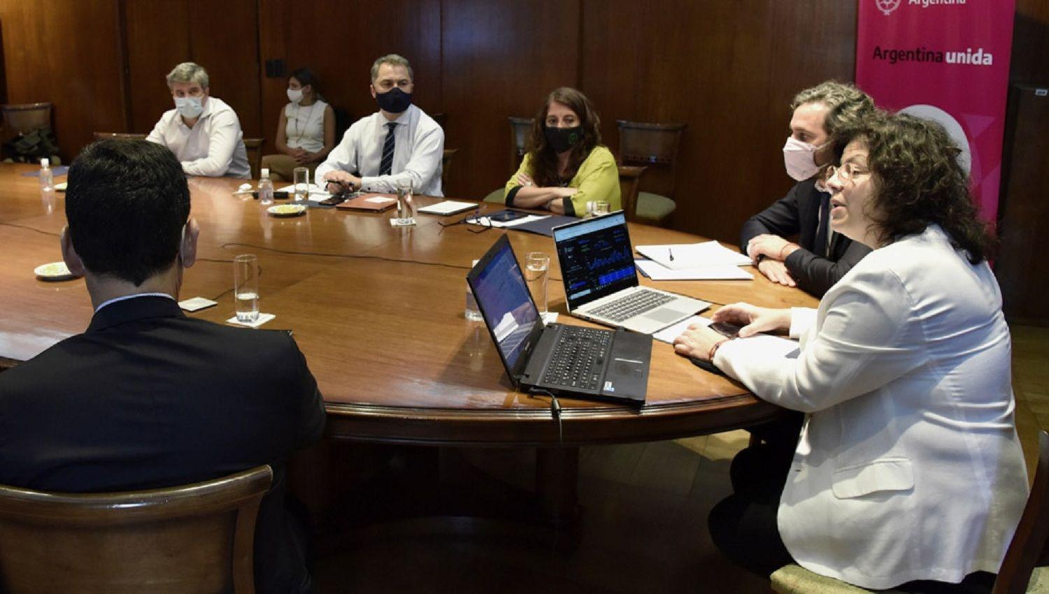 Vizzotti encabeza reunioacuten con ministros de Salud de todo el paiacutes con la segunda ola como tema principal