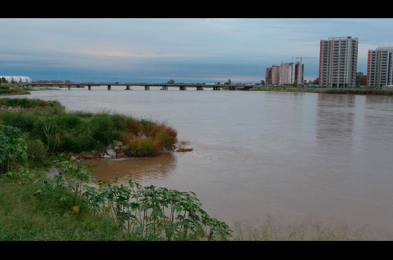 Alertan por un ingreso mayor de agua al cauce del Dulce y piden precaucioacuten a los pobladores