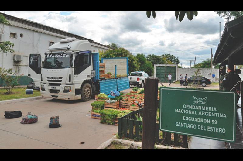 Entre cajones de verduras traiacutean 10 k de cocaiacutena por 70 mil doacutelares a La Banda